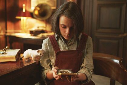 Dafne Keen como Lyra Belacqua, la niña capaz de cambiar el destino del universo