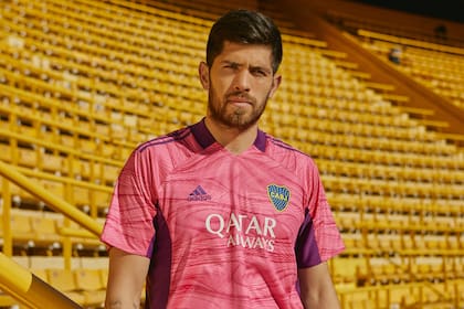 La nueva camiseta del arquero de Boca, en homenaje a la que usó Hugo Gatti en 1981