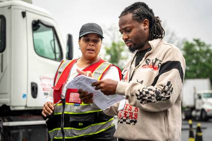 La nueva directriz exige que los inspectores del DPS realicen pruebas de competencia lingüística en inglés a todos los conductores con licencia comercial en Texas