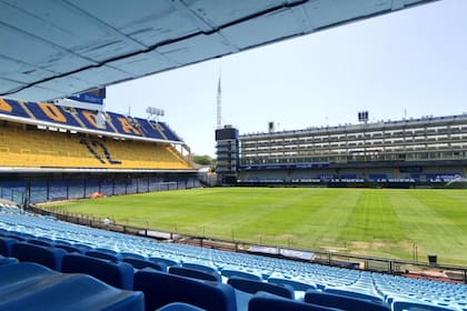 La dirigencia de Boca, encabezada por Jorge Ameal, quitó los acrílicos de la platea