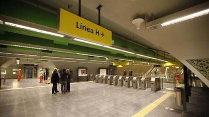 La línea H, entre Parque Patricios y la Facultad de Derecho, fue la última que se inauguró; es la más moderna de toda la red