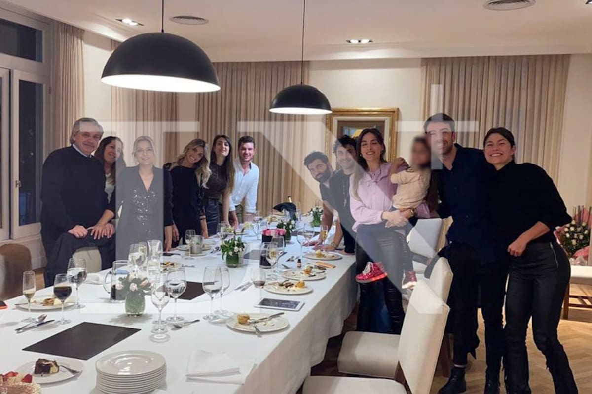 La nueva foto del festejo de cumpleaños de Fabiola Yañez se vio por primera vez en LN+.