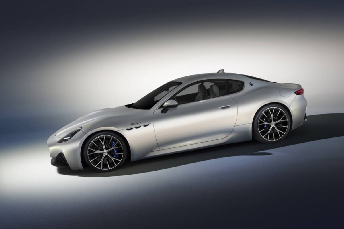 La nueva generación del icónico modelo de la firma italiana viene en tres versiones de motorización, una de ellas eléctrica.