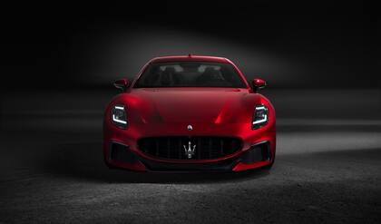 La nueva generación del icónico modelo de la firma italiana viene en tres versiones de motorización, una de ellas eléctrica.