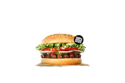 La nueva hamburguesa que tiene gusto a carne, se ve como carne, pero no es de origen animal Fuente: Burger King