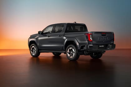 La nueva Hilux BEV ya se vende en Chile y Bolivia, pero importada desde Tailandia por el momento