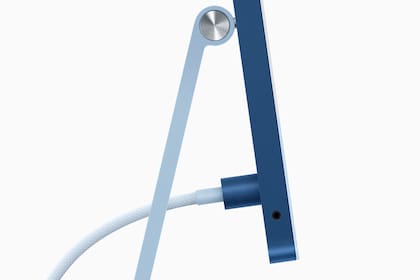 La nueva iMac utiliza un único conector magnético que provee de energía y conectividad a la computadora de Apple