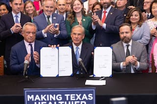 La ley firmada por Abbott en Texas que elimina impuestos a propietarios de organizaciones benéficas