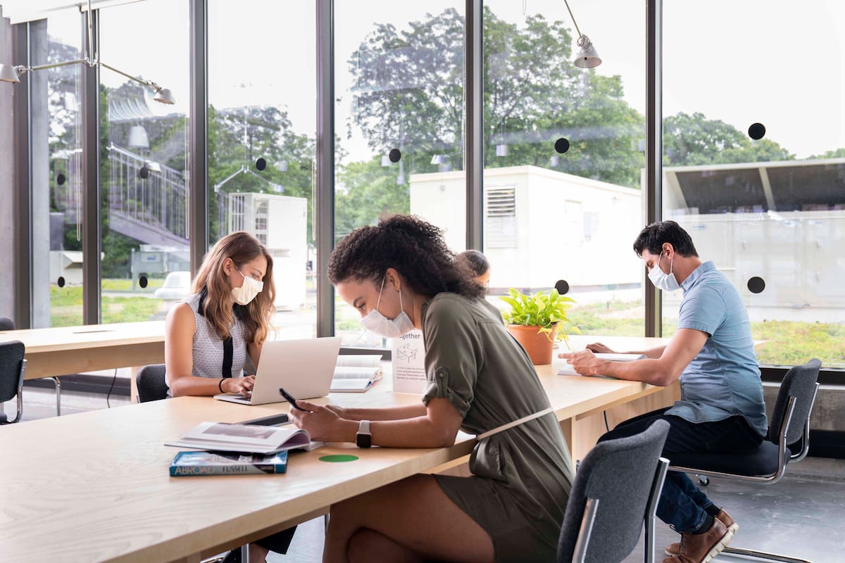 La nueva normalidad a la hora de trabajar: espacios amplios, con distanciamiento y fuera d ela oficina