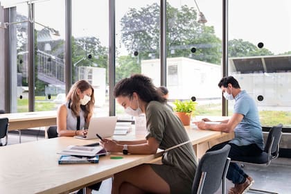 La nueva normalidad a la hora de trabajar: espacios amplios, con distanciamiento y fuera d ela oficina