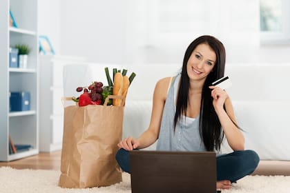 La nueva normativa requiere incluir una descripción del programa estatal de asistencia alimentaria CalFresh, así como su línea de ayuda y enlace web