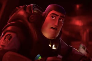 La nueva película de Disney, Lightyear, se enfrenta a la polémica y las prohibiciones por un beso entre una pareja gay