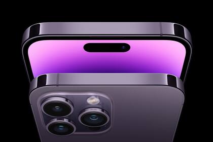 La nueva perforación en la pantalla del iPhone 14 Pro, que esconde la cámara frontal y el sistema FaceID de identificación biométrica