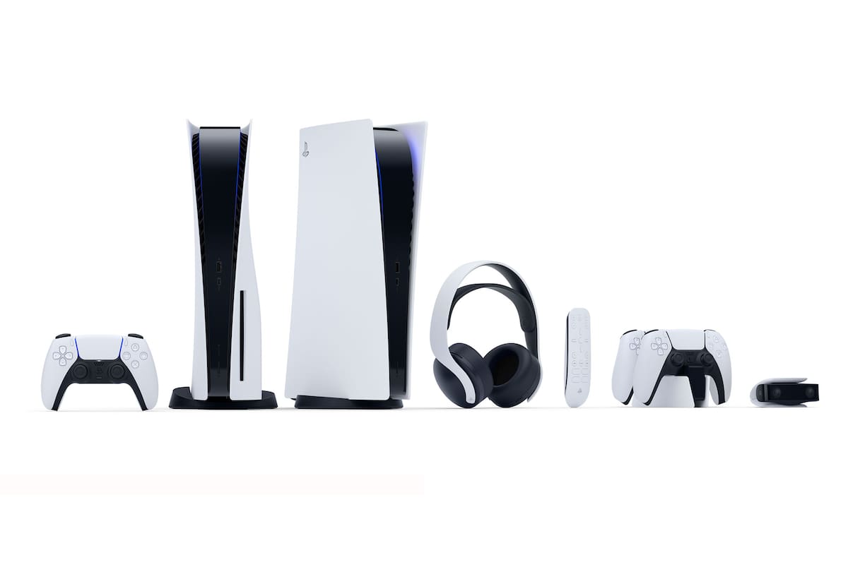 La nueva PlayStation 5 en sus dos versiones, junto al control DualSense y todos los nuevos accesorios que acompañarán a la flamante consola de videojuegos de Sony
