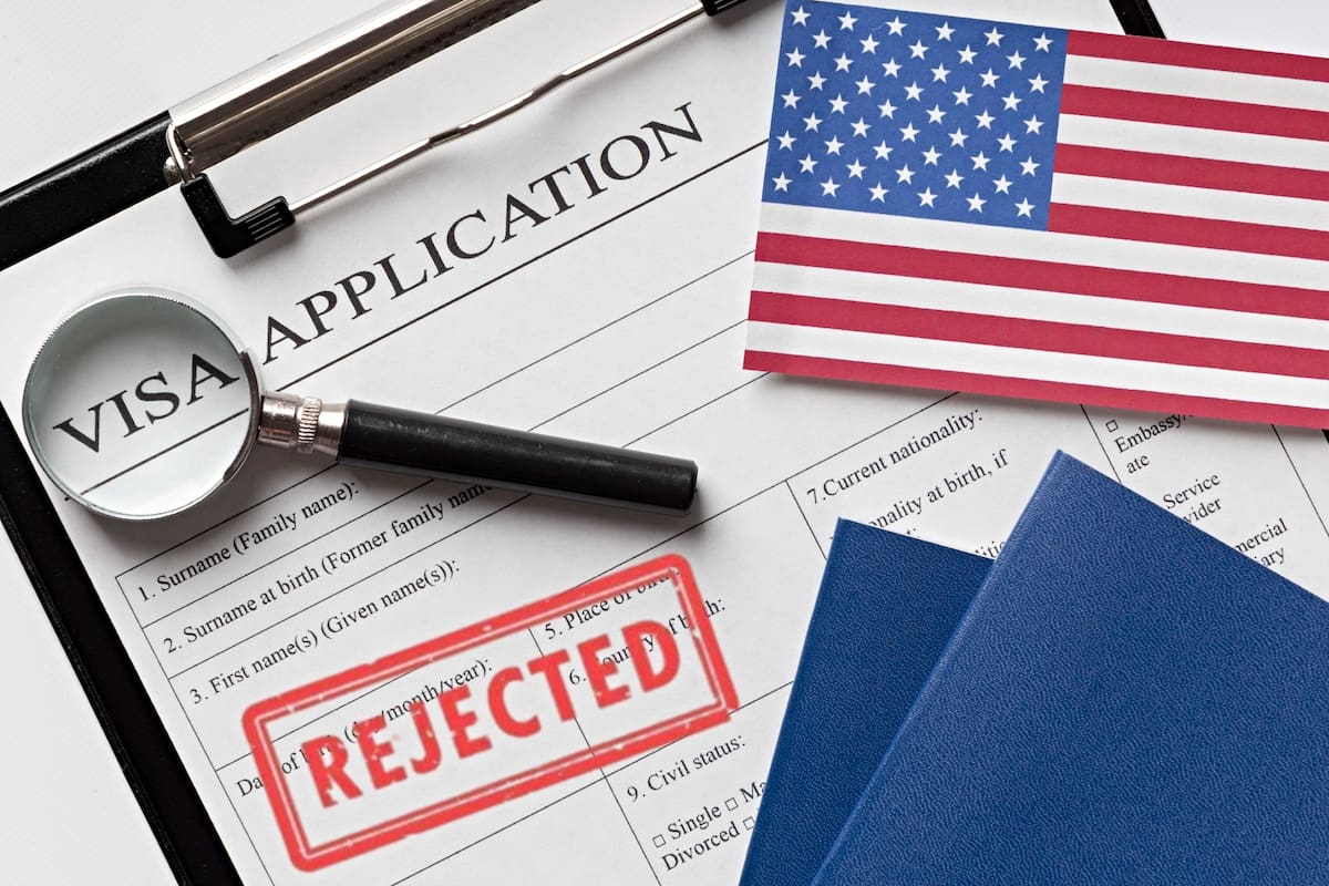 La nueva política de restricción de visas se basa en la Sección 212(a)(3)(C) de la Ley de Inmigración y Nacionalidad (INA, por sus siglas en inglés)