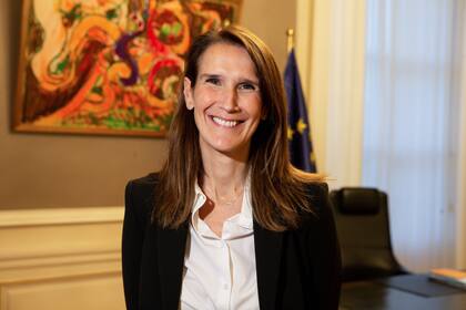 La nueva primera ministra belga, Sophie Wilmes, posa después de su nombramiento el 27 de octubre de 2019 en Bruselas