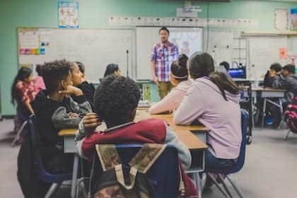La nueva regla prohíbe que los profesores de secundaria enseñen a sus alumnos temas referentes a la identidad de género y orientación sexual