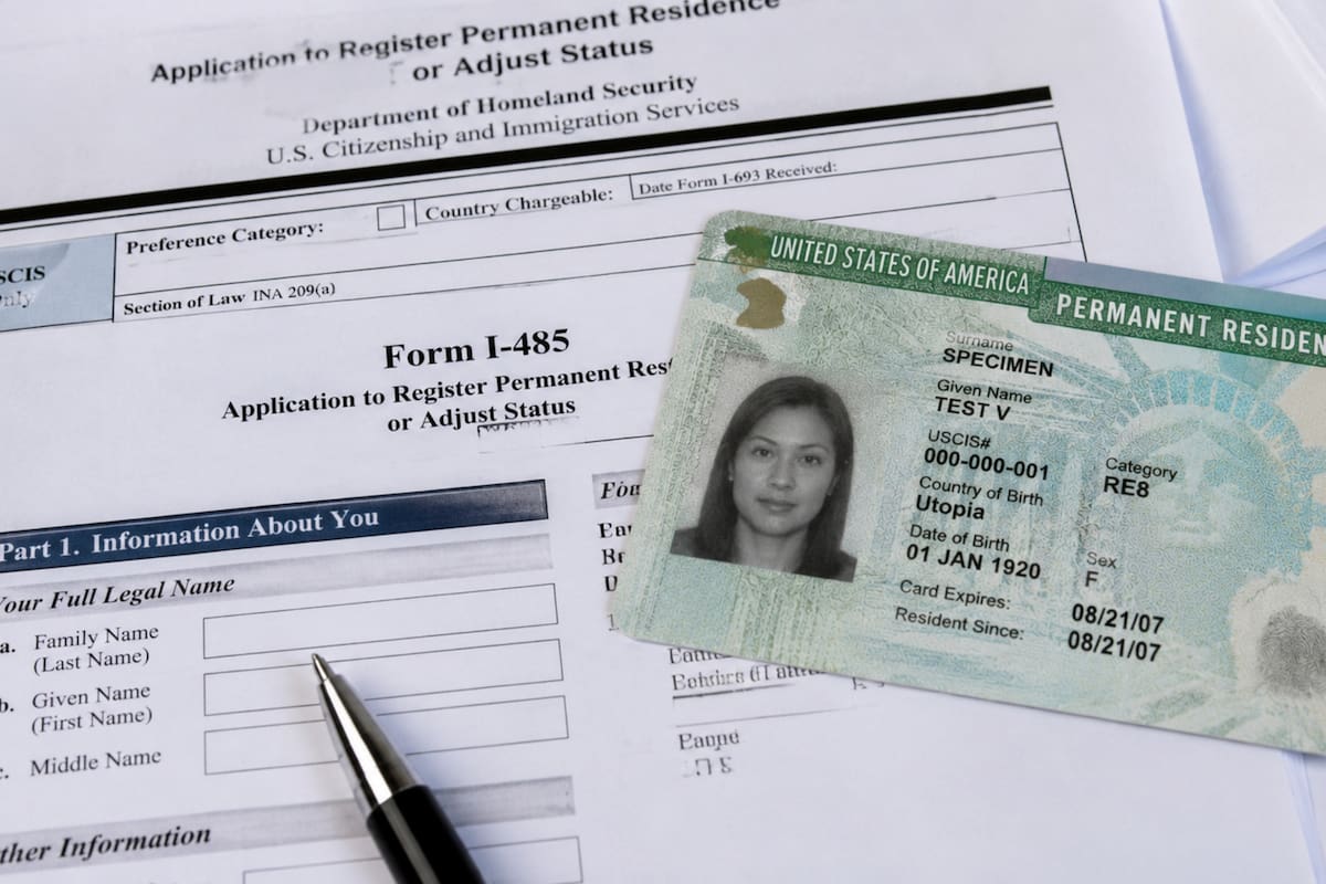 La nueva regla sobre carga pública entrará en vigor el 18 de septiembre de 2026 y el Uscis aclaró cómo evaluarán los oficiales las solicitudes de green card que se presenten posteriormente