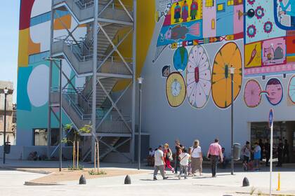 La nueva sede del Ministerio de Educación se destaca en la calle Perette