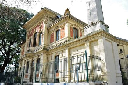 La nueva sede está ubicada en la vieja confitería El Águila, dentro del antiguo zoológico porteño