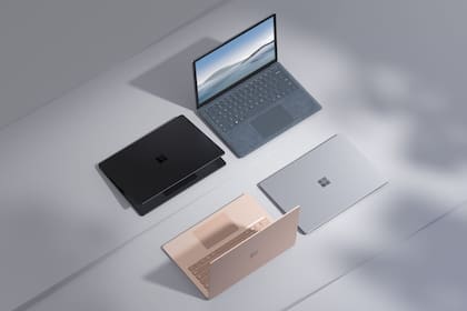 La nueva Surface Laptop 4 de Microsoft está disponible en dos tamaños de pantalla: 13,5 o 15 pulgadas, con procesadores Intel o AMD