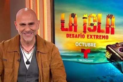 La nueva temporada del reality estará bajo la conducción de Héctor Suárez Gomís (Captura/Telemundo)
