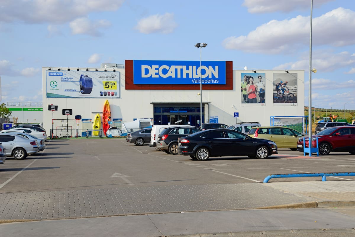 La nueva tienda de Decathlon en Al Río ocupará 3000 m2, combinando espacio del patio de comidas y depósito de Carrefour