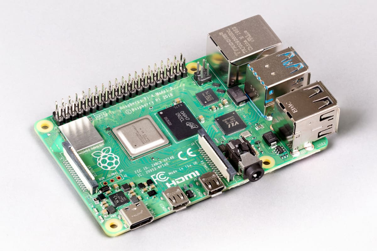 La nueva versión de la minicomputadora Raspberry Pi 4, que vendió 3 millones de unidades en su año de lanzamiento, ahora estará equipada con 8 GB de memoria RAM y tendrá un precio de 75 dólares
