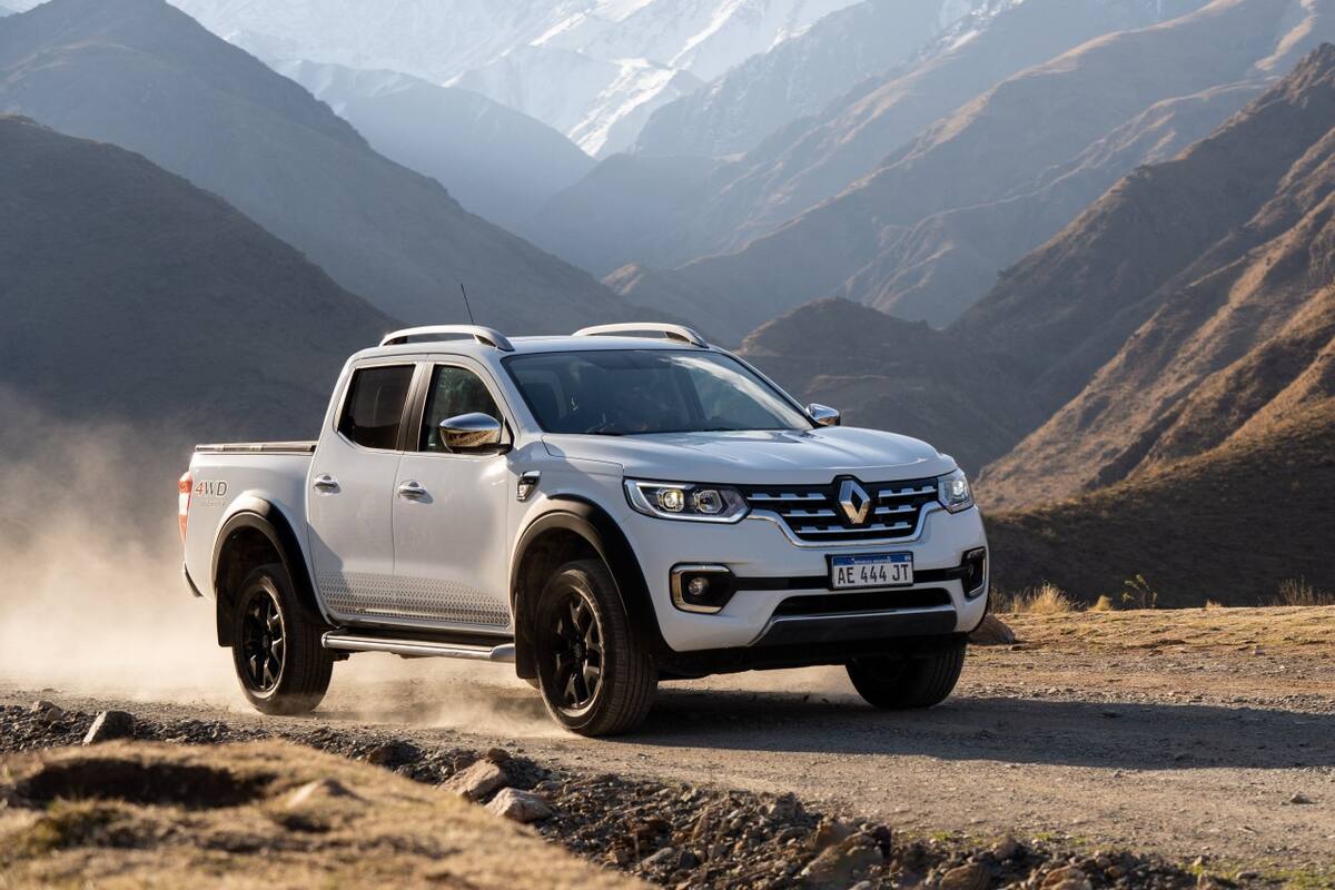 La nueva versión limitada del modelo de pick-up Alaskan conocida como "Outsider" será de 350 unidades