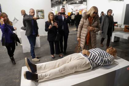 La obra "Aquí murió Picasso", de Eugenio Merino, en la Galería ADN