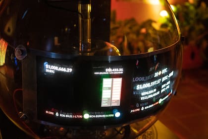 La obra de Alberto Echegaray exhibida en el festival XReal, valuada en 1,1 millón de dólares, tiene en su interior una billetera virtual con 20 Bitcoins