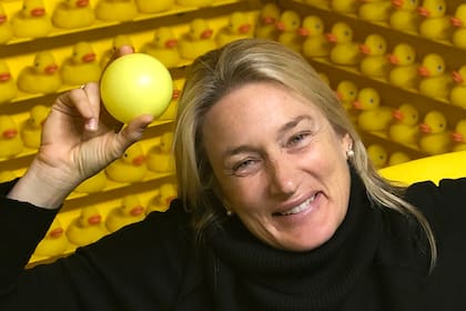 La obra de Carolina Holste dialoga con la memoria, la transformación, el paso del tiempo y la materialidad del conocimiento