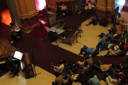 La obra de Morton Feldman cuando se tocó, en 2015, en el Teatro Colón; ahora se escuchará de nuevo en el Margarita Xirgu