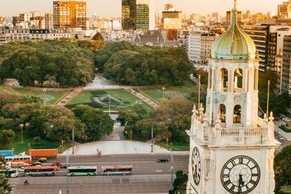 La obra En las manos del mundo fue la primera realizada en Buenos Aires.
