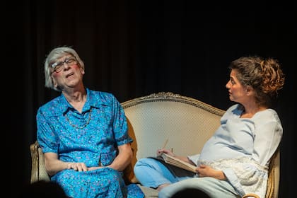 La obra está dividida en siete escenas, y en cada una de ellas aparecen datos biográficos de la abuela de Cecilia Maugeri
02-10-2026. CABA, Argentina. Foto/LA NACION.