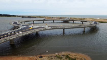 El emblemático puente de Laguna Garzón, límite entre los departamentos de Maldonado y Rocha, en Uruguay