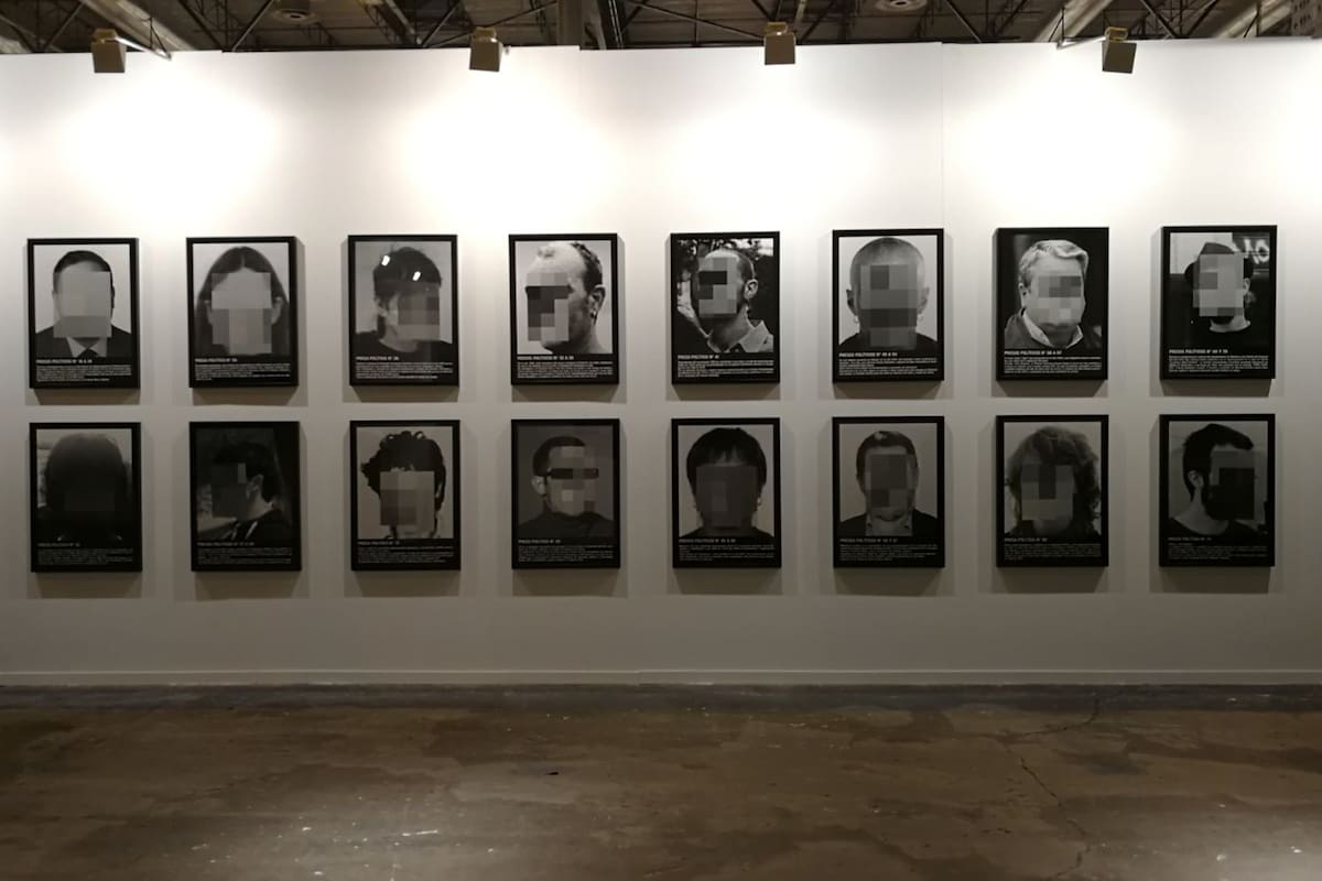 La obra Presos políticos en la España contemporánea, de Santiago Sierra