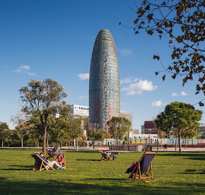 La obra se ubicará en el mirador de la Torre Glòries, diseñada por Jean Nouvel y antes conocida como Torre Agbar