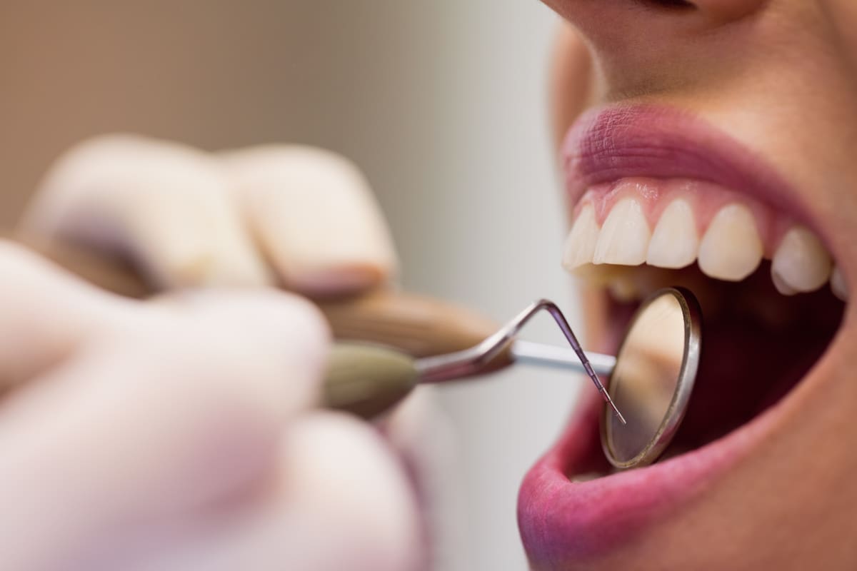 La odontología es una disciplina que abarca numerosas especialidades, entre ellas la ortodoncia, la odontopediatría, la cirugía bucal y la periodoncia