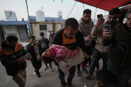 La ofensiva de Israel ha matado a más de 46.000 personas en Gaza, en su mayoría mujeres y niños, según las autoridades sanitarias locales