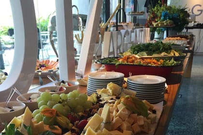 La oferta de Copetín, con quesos, frutas y ensaladas