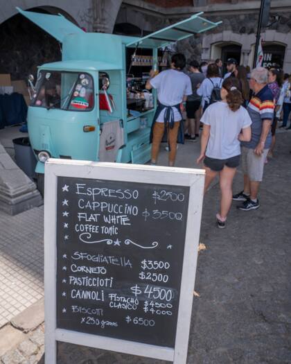 La oferta gastronómica incluye pastas artesanales, pizzas, focaccia y piadinas