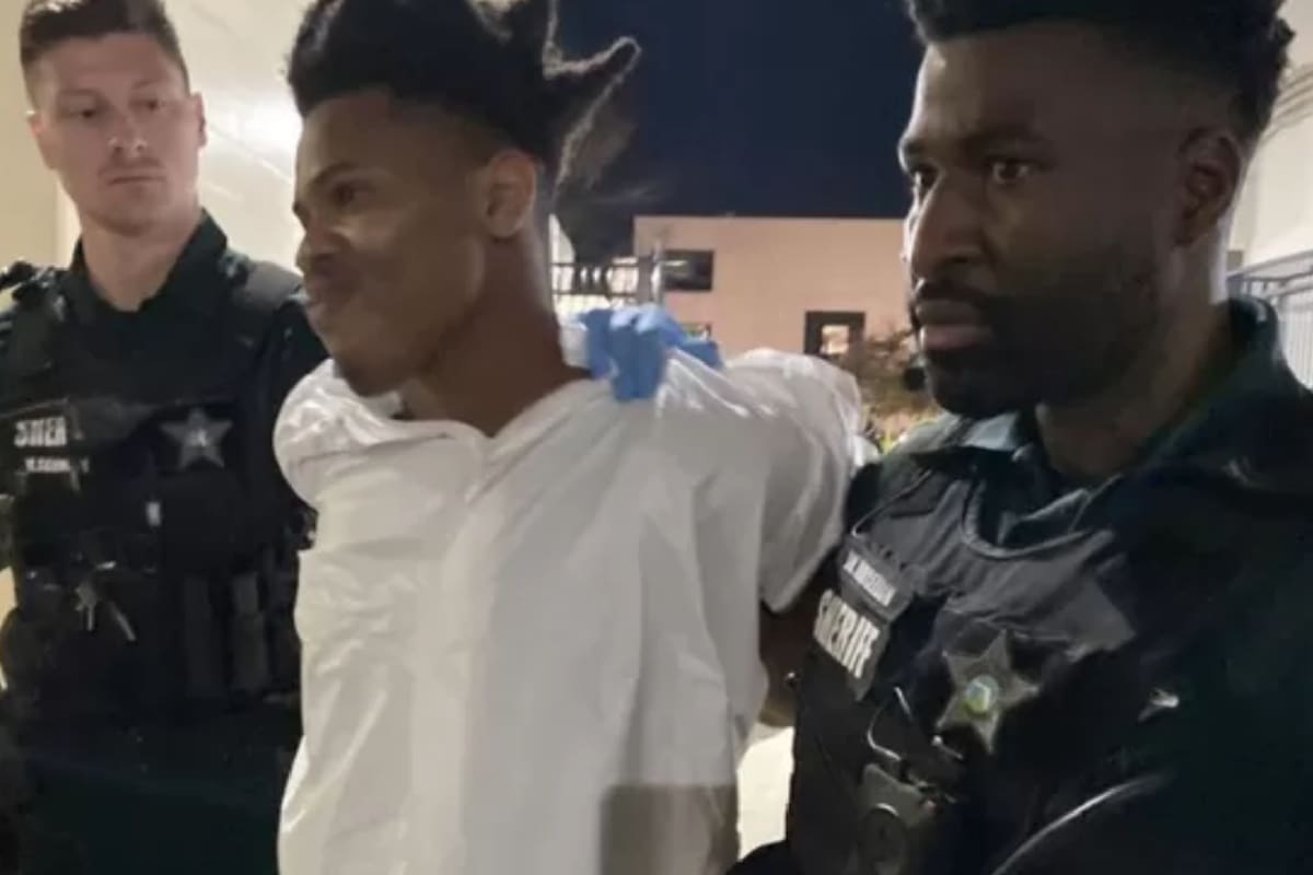 La oficina del alguacil del condado de Orange difundió imágenes del arresto de Moses