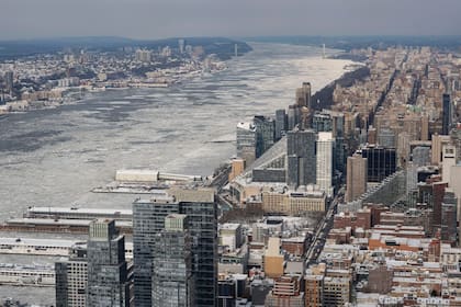 La oficina del NWS en Nueva York activó advertencias por frío extremo a partir de este jueves por la noche, debido a una nueva "inyección" de aire ártico que reforzará las temperaturas gélidas