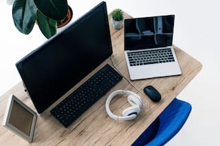 Desde auriculares hasta la silla: el kit básico para trabajar desde casa