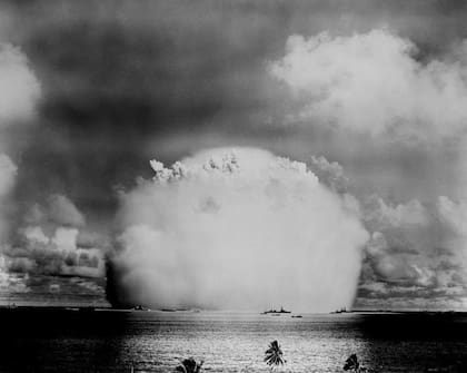 La ojiva que EE.UU. perdió en España tenía 100 veces el poder de las bombas de Hiroshima y Nagasaki. Aquí en una prueba que tuvo lugar en el atolón Bikini.