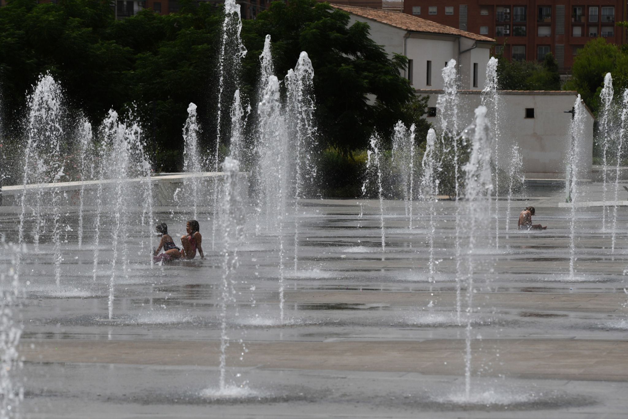 La ola de calor en Europa obliga a cerrar colegios y buscar soluciones para proteger a los niños