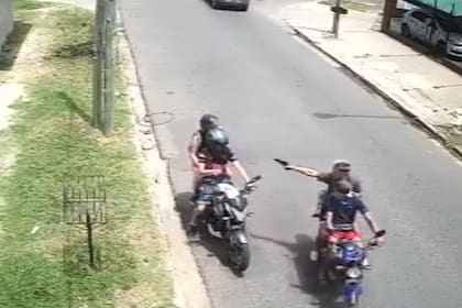 La ola de inseguridad que azota a La Matanza no se detiene, y un policía de civil  se defendió armado de dos motochorros