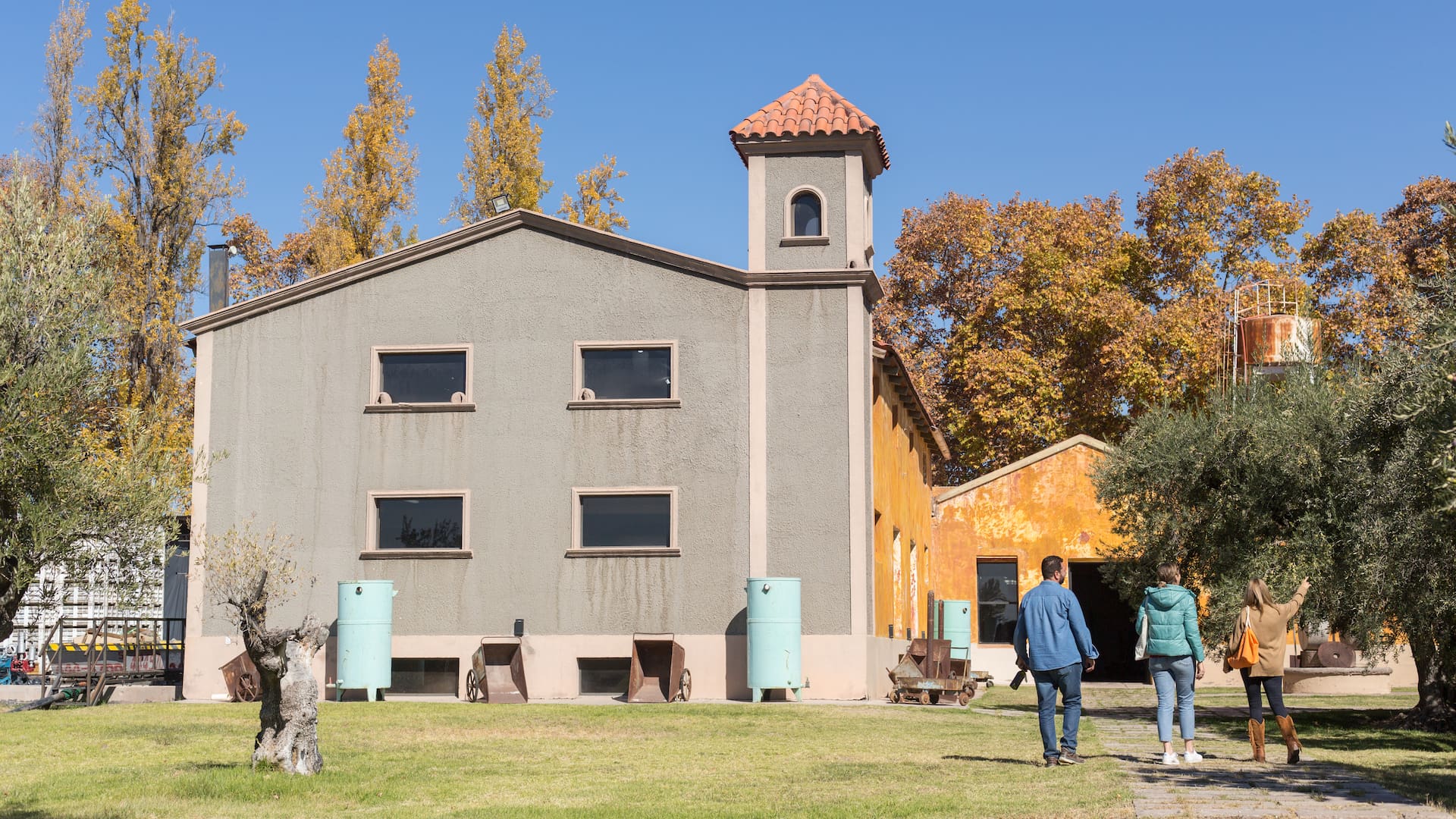 La olívicola Laur, hoy también museo, fue la primera fábrica de aceite de oliva de Argentina: data de 1889.