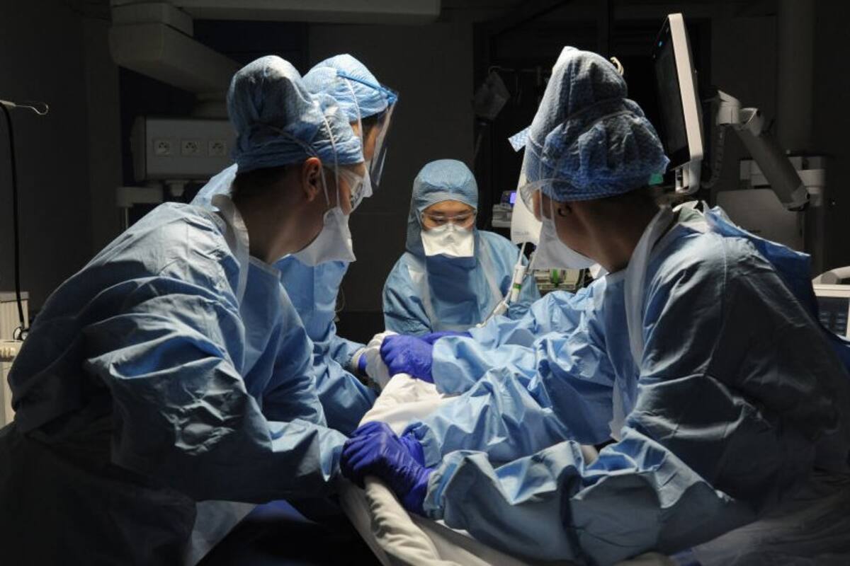 La OMS da por probada la transmisión por aerosoles en situaciones como la intubación hospitalaria.